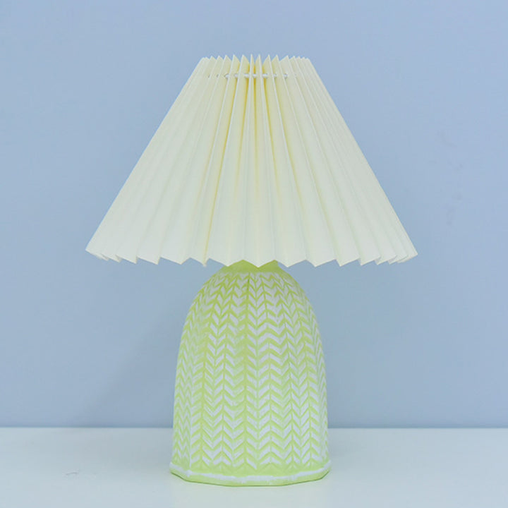 Lampe de table LED en céramique avec abat-jour cylindrique festonné en tissu vintage traditionnel pour salon 