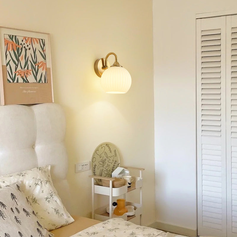Moderne minimalistische Kugelgestreifte runde Glas-Eisen-Wandleuchte mit 1 Licht für das Wohnzimmer 