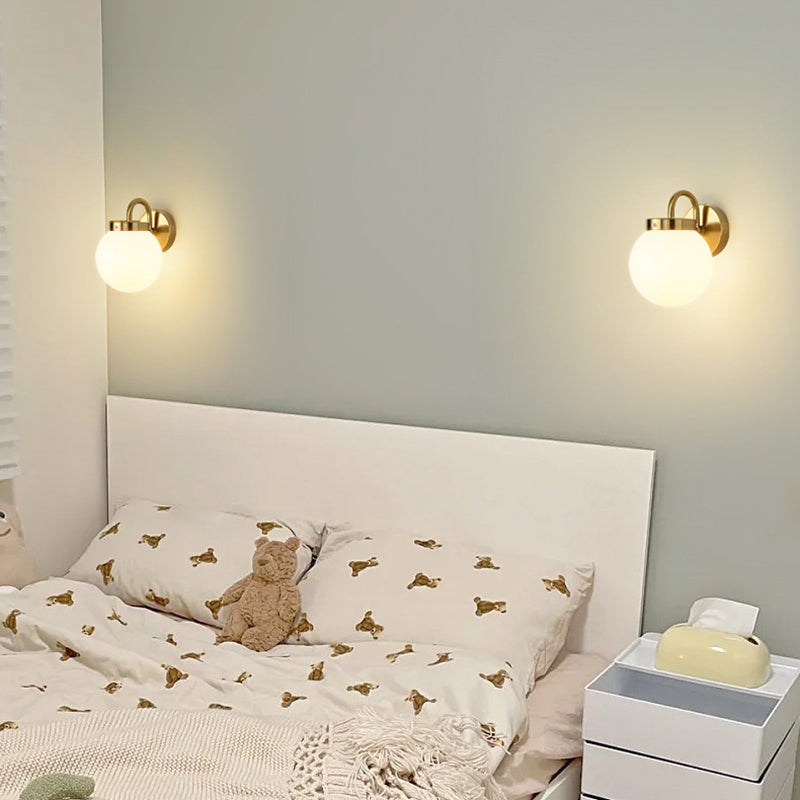 Moderne minimalistische Kugelgestreifte runde Glas-Eisen-Wandleuchte mit 1 Licht für das Wohnzimmer 