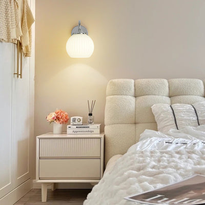 Moderne minimalistische Kugelgestreifte runde Glas-Eisen-Wandleuchte mit 1 Licht für das Wohnzimmer 