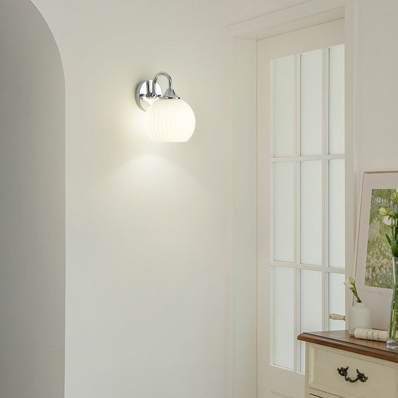 Moderne minimalistische Kugelgestreifte runde Glas-Eisen-Wandleuchte mit 1 Licht für das Wohnzimmer 