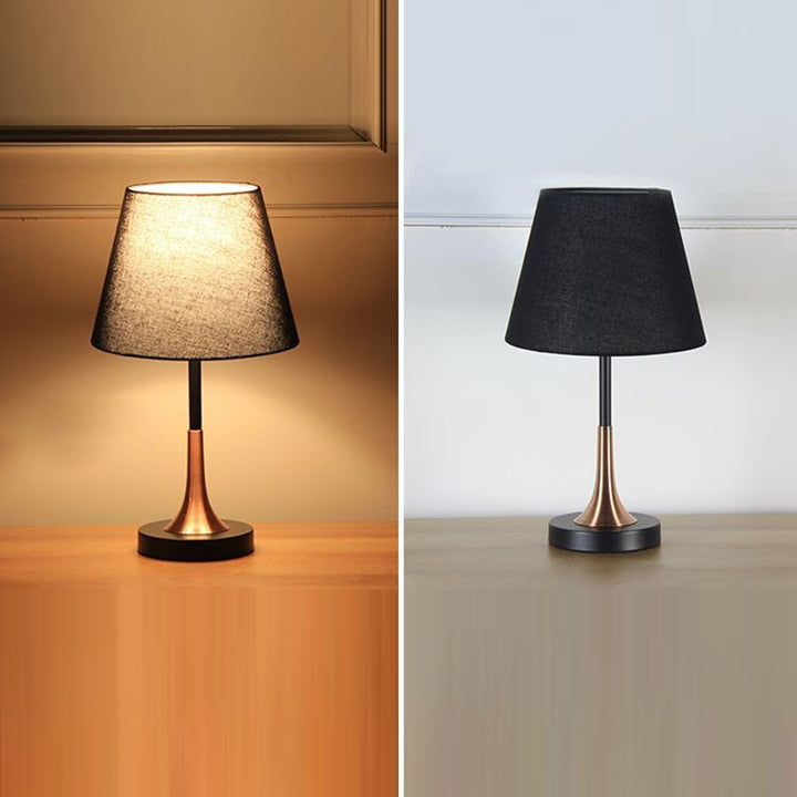Zeitgenössische skandinavische konisch zulaufende runde Stoff-Eisen-Tischleuchte mit 1 Licht für das Wohnzimmer 