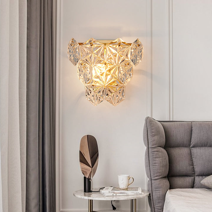 Moderne Luxus Prismenförmige Gestapelte Kristall-Messing 3-Licht Wandleuchte Für Schlafzimmer 