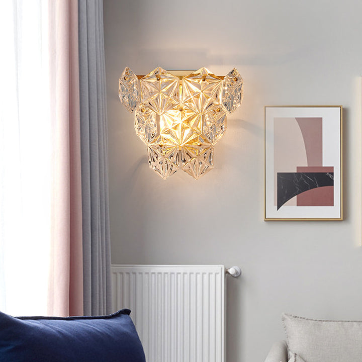 Moderne Luxus Prismenförmige Gestapelte Kristall-Messing 3-Licht Wandleuchte Für Schlafzimmer 
