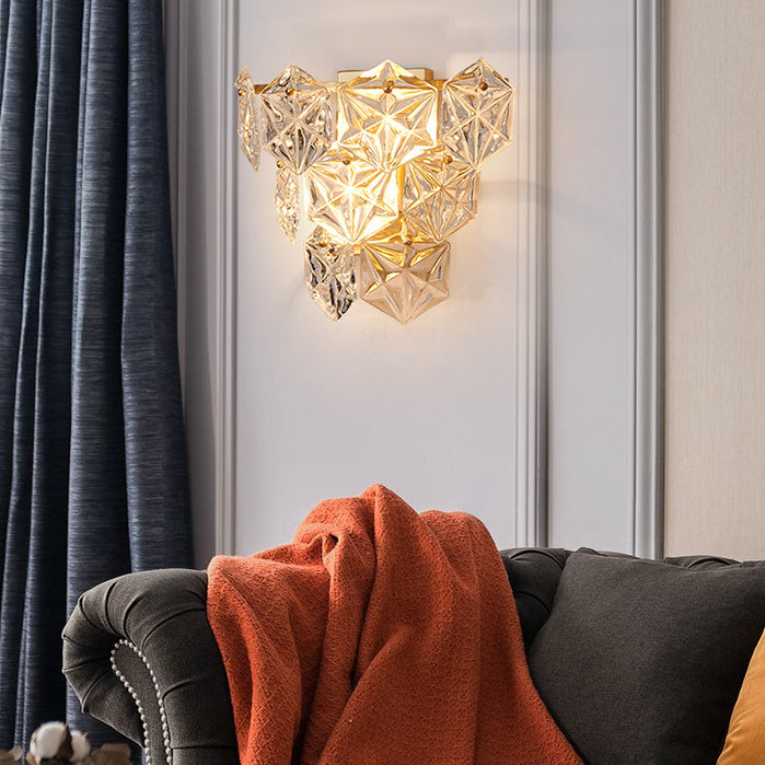 Moderne Luxus Prismenförmige Gestapelte Kristall-Messing 3-Licht Wandleuchte Für Schlafzimmer 