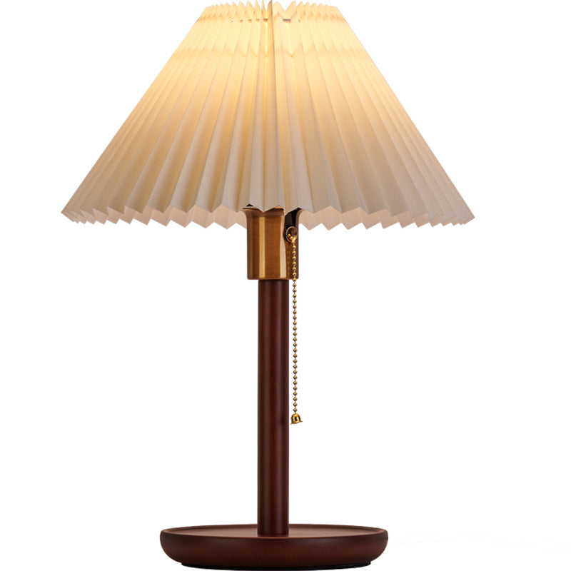 Traditionelle Vintage Tischlampe mit gewelltem, plissiertem, rundem PVC und massivem Holz mit 1 Licht für das Wohnzimmer 