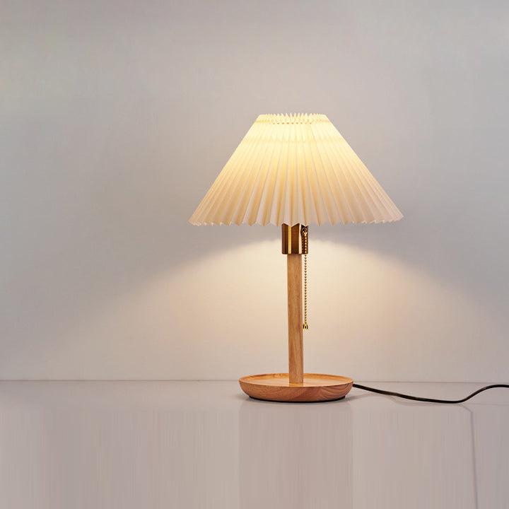 Traditionelle Vintage Tischlampe mit gewelltem, plissiertem, rundem PVC und massivem Holz mit 1 Licht für das Wohnzimmer 