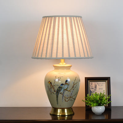 Traditionelle chinesische plissierte, gewellte Sonnenblume mit doppelten Vögeln, runder Stoff-Keramik 1-Licht Tischlampe für das Wohnzimmer 