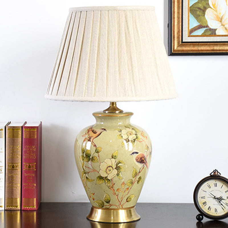 Traditionelle chinesische plissierte, gewellte Sonnenblume mit doppelten Vögeln, runder Stoff-Keramik 1-Licht Tischlampe für das Wohnzimmer 