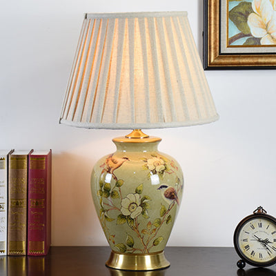 Traditionelle chinesische plissierte, gewellte Sonnenblume mit doppelten Vögeln, runder Stoff-Keramik 1-Licht Tischlampe für das Wohnzimmer 