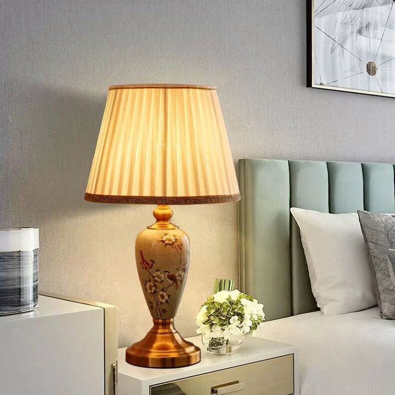 Lampe de table en céramique avec tissu en forme de feuilles de ventilateur rond chinois traditionnel à 1 lumière pour salon 