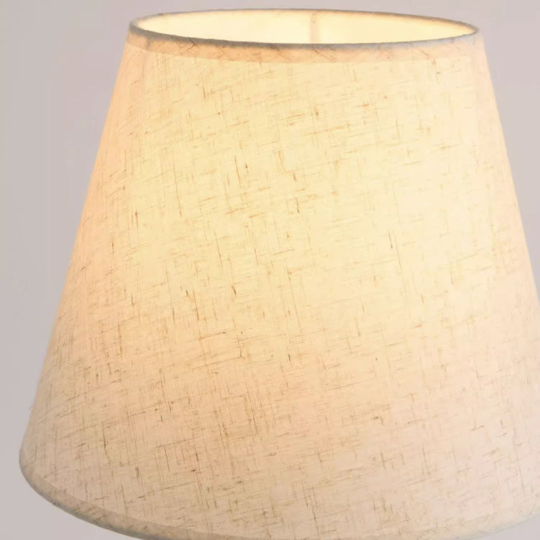 Zeitgenössische kreative runde Tropfenform mit gewelltem Stoff Eisen 1-Licht Tischlampe für das Wohnzimmer 
