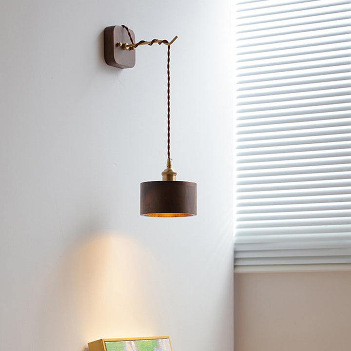 Traditionelle japanische Zylinder-Schüssel-Kegel-Holz-Messing 1-Licht-Wandleuchte für Wohnzimmer 
