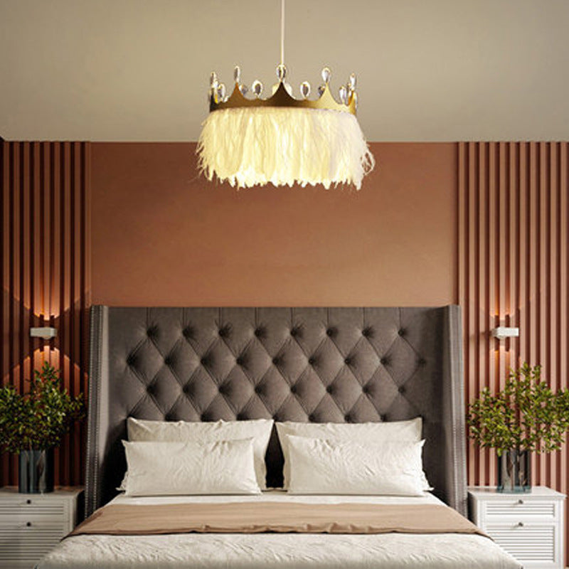 Chandelier Moderne de Luxe en Forme de Couronne Ronde avec Plumes et Cristaux en Fer à 1 Lumière pour Salon 