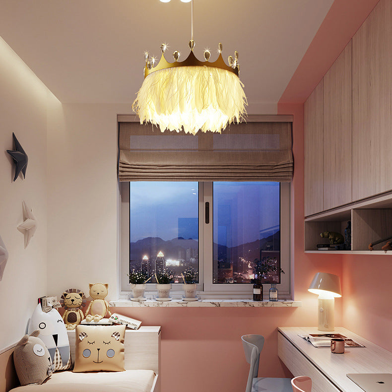 Moderner Luxus Kronenform Runde Feder Kristall Eisen 1-Licht Kronleuchter für Wohnzimmer 
