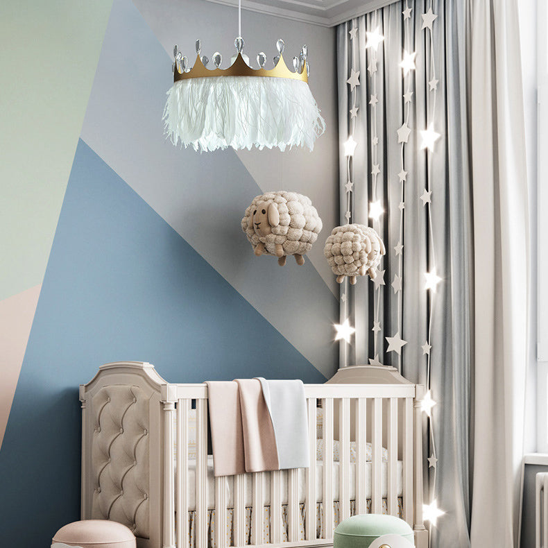 Moderner Luxus Kronenform Runde Feder Kristall Eisen 1-Licht Kronleuchter für Wohnzimmer 