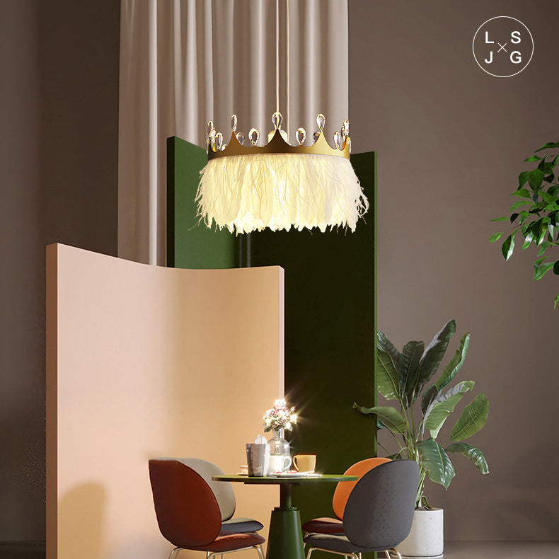 Moderner Luxus Kronenform Runde Feder Kristall Eisen 1-Licht Kronleuchter für Wohnzimmer 