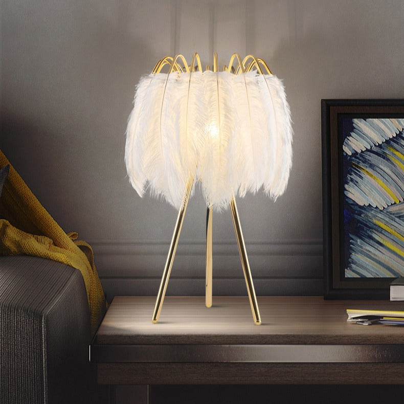 Contemporary Scandinavian Round Triangle Support Feather Iron 1-Light Table Lamp For Living Room