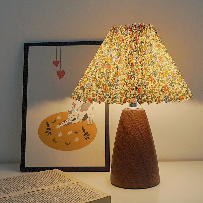 Traditional Vintage Scalloped Pleated Cone Fabric Wood LED Table Lamp For Living Room