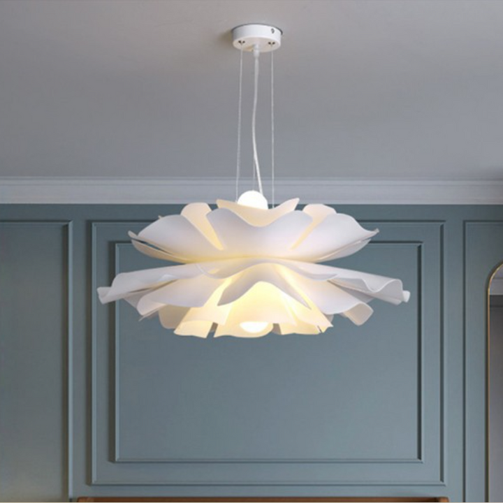 Zeitgenössischer skandinavischer Hibiskus runder Acryl-Aluminium 2-Licht-Kronleuchter für das Wohnzimmer 