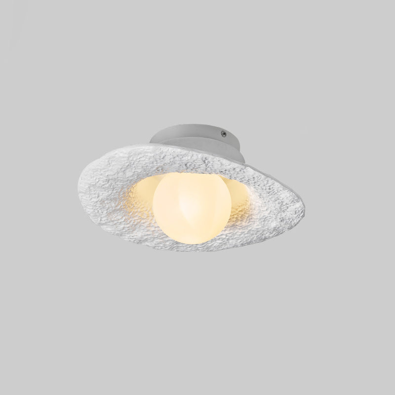 Zeitgenössische kreative unregelmäßige runde Kugelharz-Hardware 1-Licht Semi-Flush-Montage Deckenleuchte für Wohnzimmer 