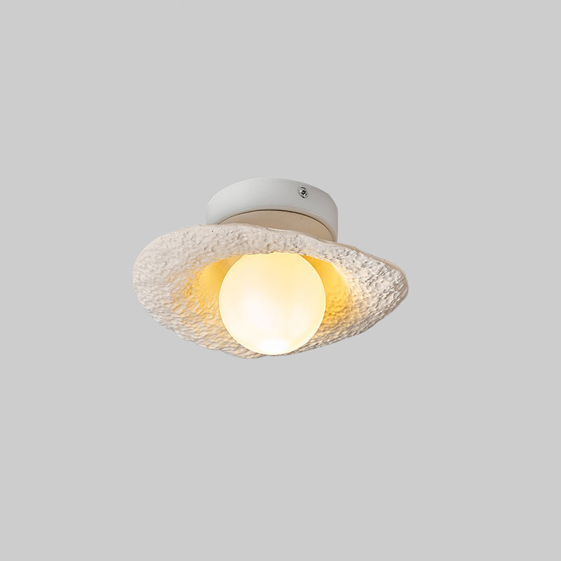 Zeitgenössische kreative unregelmäßige runde Kugelharz-Hardware 1-Licht Semi-Flush-Montage Deckenleuchte für Wohnzimmer 