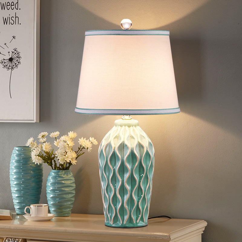 Lampe de table en céramique à motif scandinave contemporain avec tissu rond à 1 lumière pour chambre 