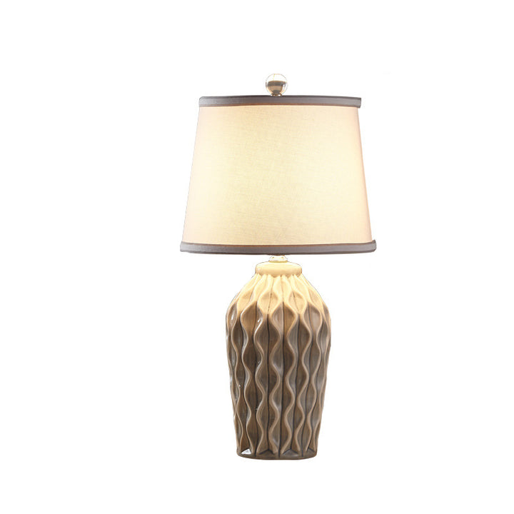 Lampe de table en céramique à motif scandinave contemporain avec tissu rond à 1 lumière pour chambre 