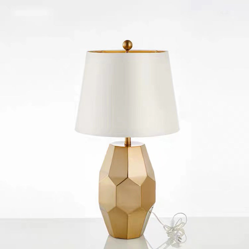 Lampe de Table Moderne de Luxe en Métal avec Abat-Jour Rond en Lin à Motif Festonné et Diamant à 1 Lumière pour Salon 