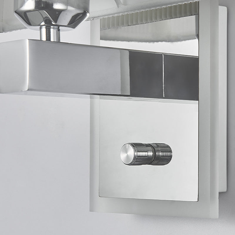 Moderne minimalistische Wandlampe mit gewelltem quadratischem Stoffschirm und einer Lichtquelle für das Wohnzimmer 