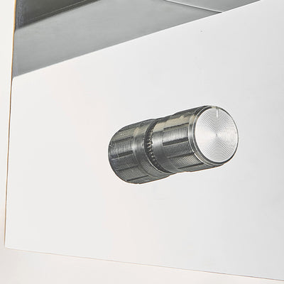 Moderne minimalistische Wandlampe mit gewelltem quadratischem Stoffschirm und einer Lichtquelle für das Wohnzimmer 