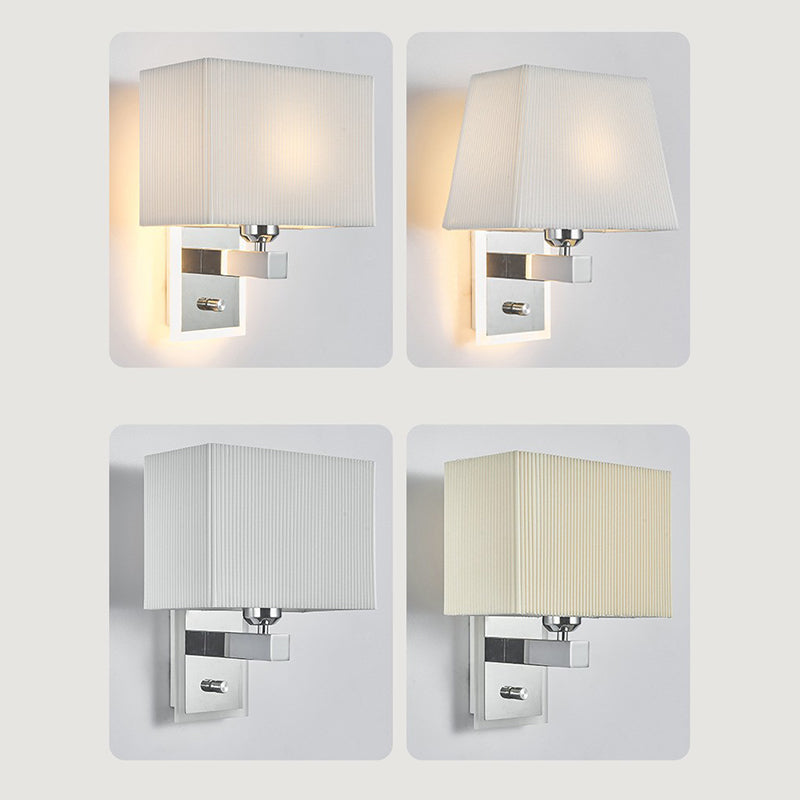 Moderne minimalistische Wandlampe mit gewelltem quadratischem Stoffschirm und einer Lichtquelle für das Wohnzimmer 