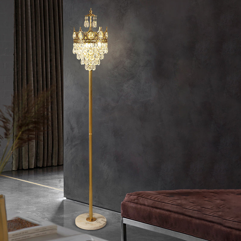 Lampe de sol traditionnelle de luxe en cuivre et laiton avec pendentif couronne en cristal à 3 lumières pour chambre 