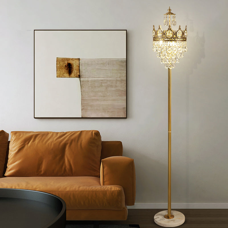 Lampe de sol traditionnelle de luxe en cuivre et laiton avec pendentif couronne en cristal à 3 lumières pour chambre 