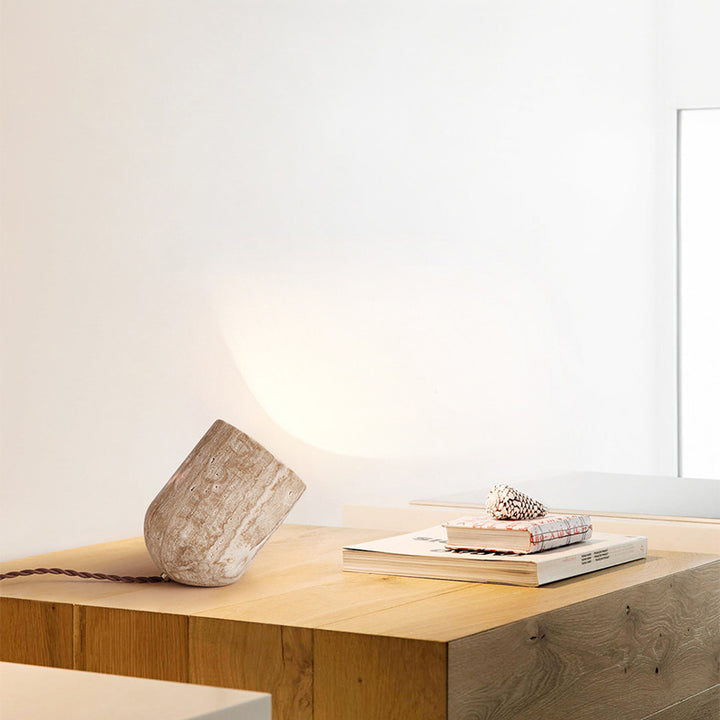 Lampe de table 1 lumière en cylindre fait main en travertin japonais traditionnel pour chevet 