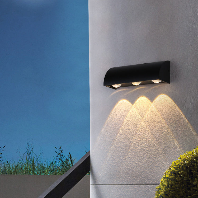 مصباح جداري LED من الألومنيوم الأسطواني المقاوم للماء بتصميم بسيط وعصري لفناء خارجي 