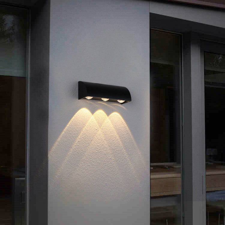 مصباح جداري LED من الألومنيوم الأسطواني المقاوم للماء بتصميم بسيط وعصري لفناء خارجي 