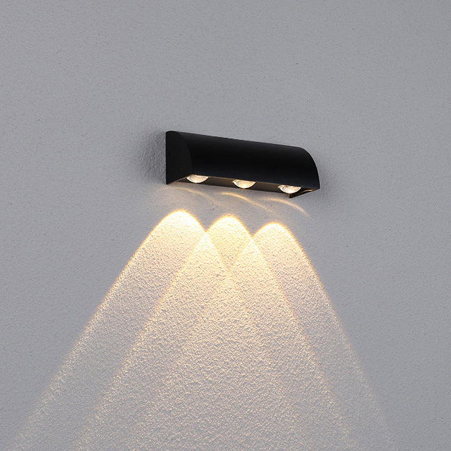 مصباح جداري LED من الألومنيوم الأسطواني المقاوم للماء بتصميم بسيط وعصري لفناء خارجي 
