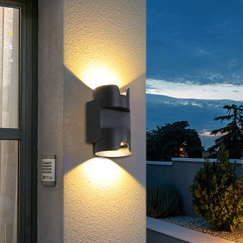 مصباح حائط LED بأسطوانة زجاجية من الألومنيوم المقاوم للماء بتصميم بسيط وحديث للفناء الخارجي 