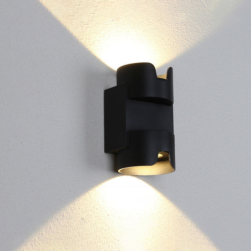 مصباح حائط LED بأسطوانة زجاجية من الألومنيوم المقاوم للماء بتصميم بسيط وحديث للفناء الخارجي 
