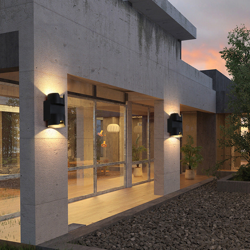 مصباح حائط LED بأسطوانة زجاجية من الألومنيوم المقاوم للماء بتصميم بسيط وحديث للفناء الخارجي 