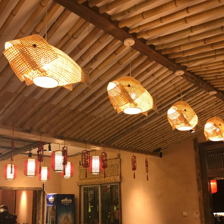 Suspension lumineuse elliptique 1 lumière en bambou tissé traditionnel japonais en forme de poisson pour salle à manger 