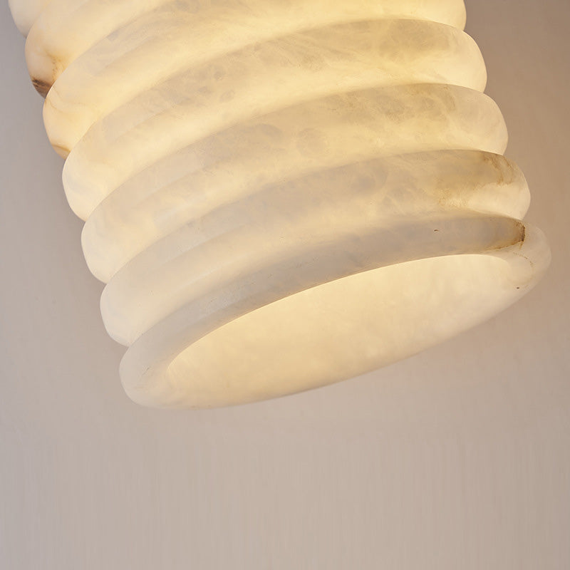 Lustre à suspension à une lumière en couches multiples en laiton et marbre chinois traditionnel pour chevet 