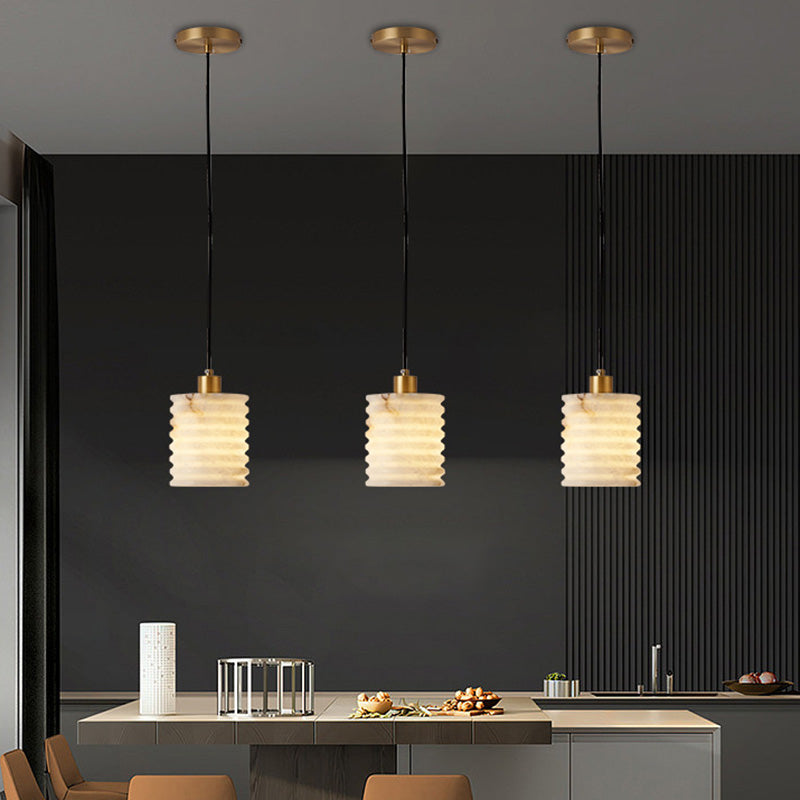 Lustre à suspension à une lumière en couches multiples en laiton et marbre chinois traditionnel pour chevet 