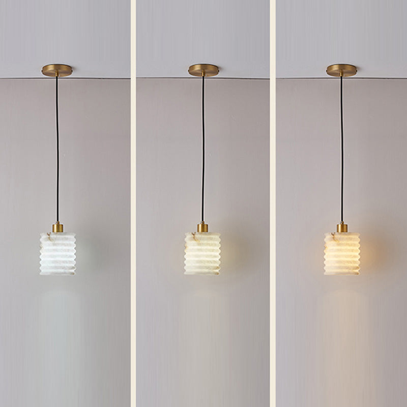 Lustre à suspension à une lumière en couches multiples en laiton et marbre chinois traditionnel pour chevet 