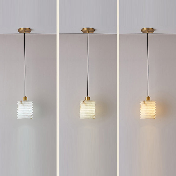 Lustre à suspension à une lumière en couches multiples en laiton et marbre chinois traditionnel pour chevet 