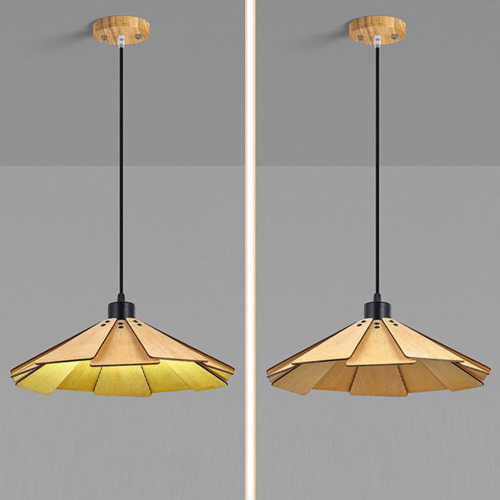 Traditionelle japanische Origami-Pendelleuchte aus Lindenholz und Metall in konischer Schirmform für Esszimmer 