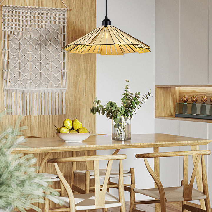 Traditionelle japanische Origami-Pendelleuchte aus Lindenholz und Metall in konischer Schirmform für Esszimmer 