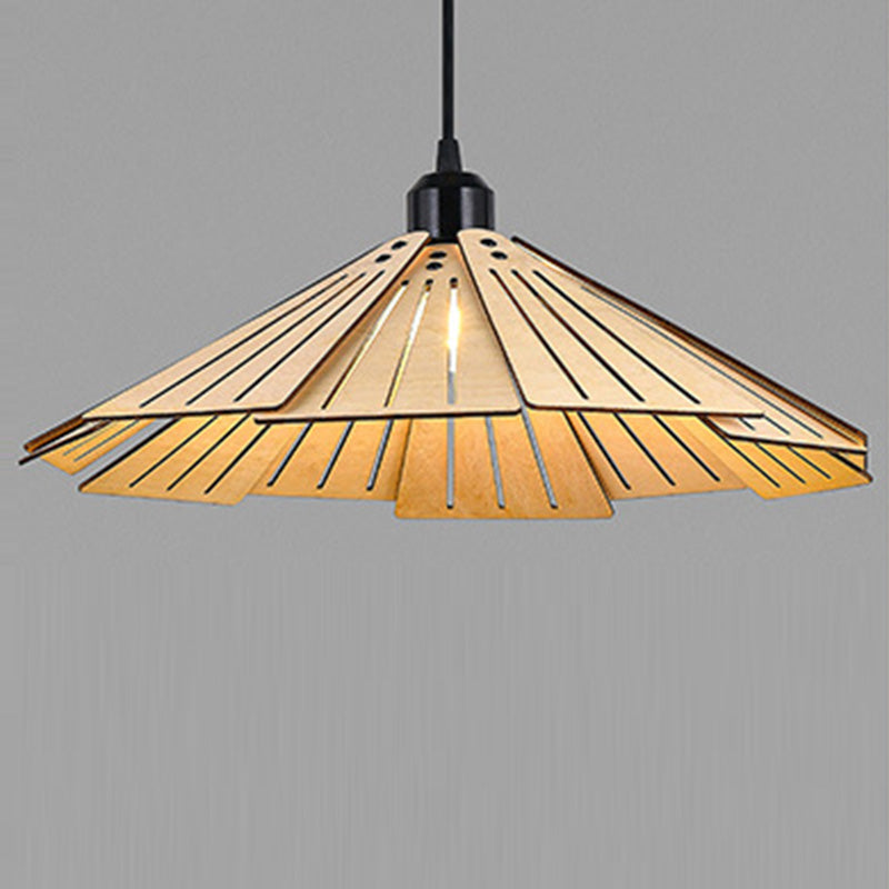 Traditionelle japanische Origami-Pendelleuchte aus Lindenholz und Metall in konischer Schirmform für Esszimmer 