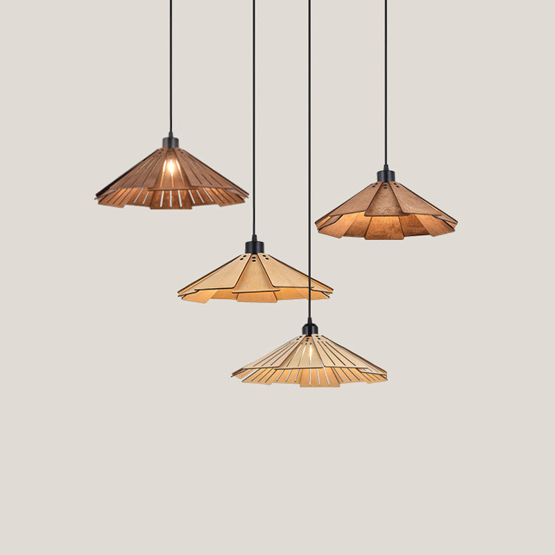 Traditionelle japanische Origami-Pendelleuchte aus Lindenholz und Metall in konischer Schirmform für Esszimmer 